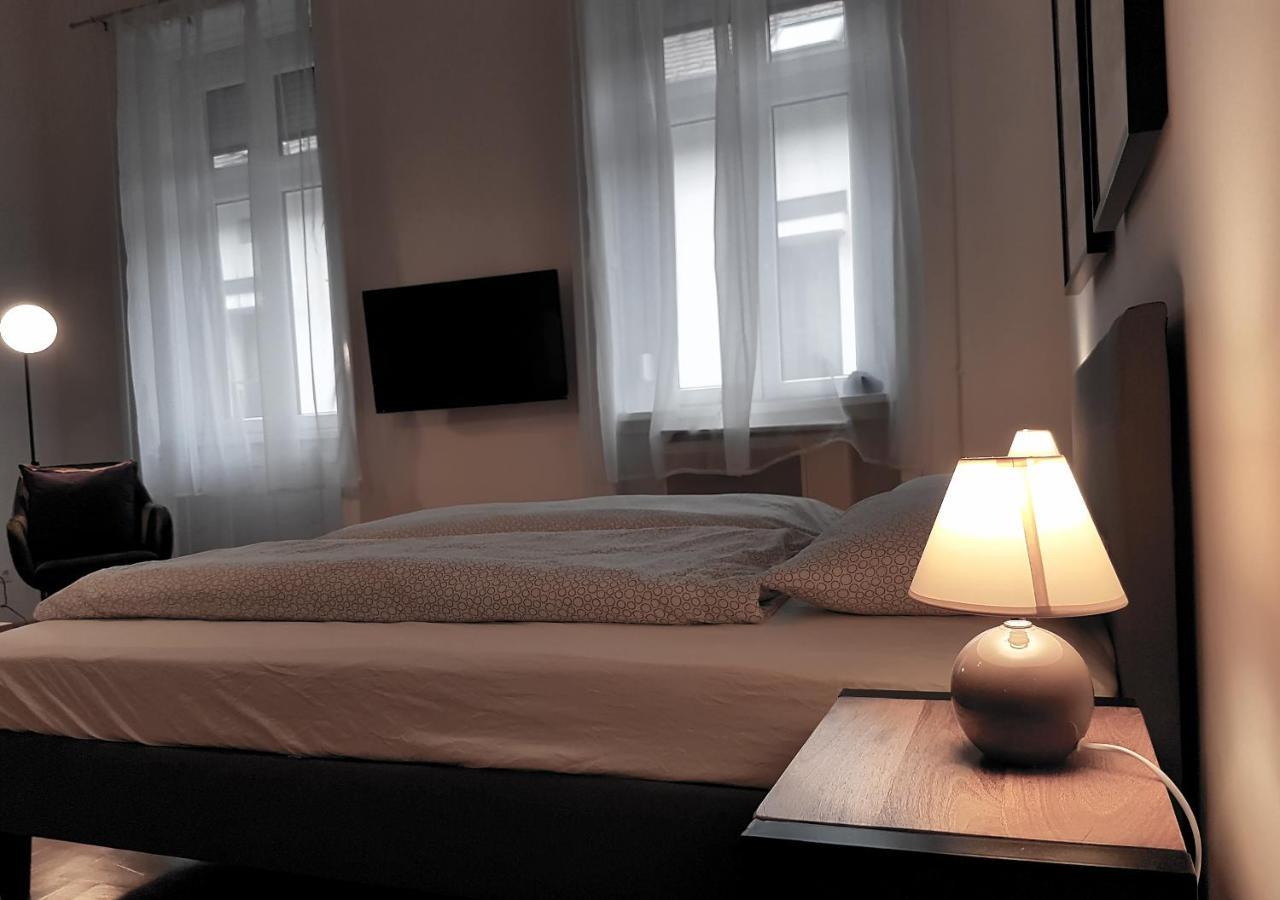 Апартаменты Luxury New Cozy Flat At Dob Street Nearby Gozsdu Court Будапешт Экстерьер фото