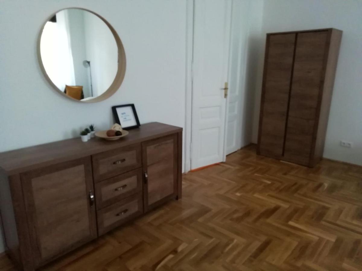 Апартаменты Luxury New Cozy Flat At Dob Street Nearby Gozsdu Court Будапешт Экстерьер фото